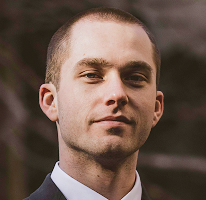 Thomas Whitfield, analyste en trading et expert du marché crypto, en portrait