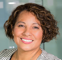 Claire Ashford, responsable de la réglementation et de la conformité, en portrait